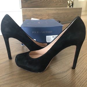 Pour La Victoire black suede pumps